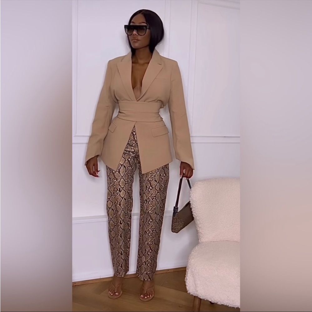 ODDMUSE LONDON-ULTIMATE MUSE BLAZER DRESS- NWT MEDIUM